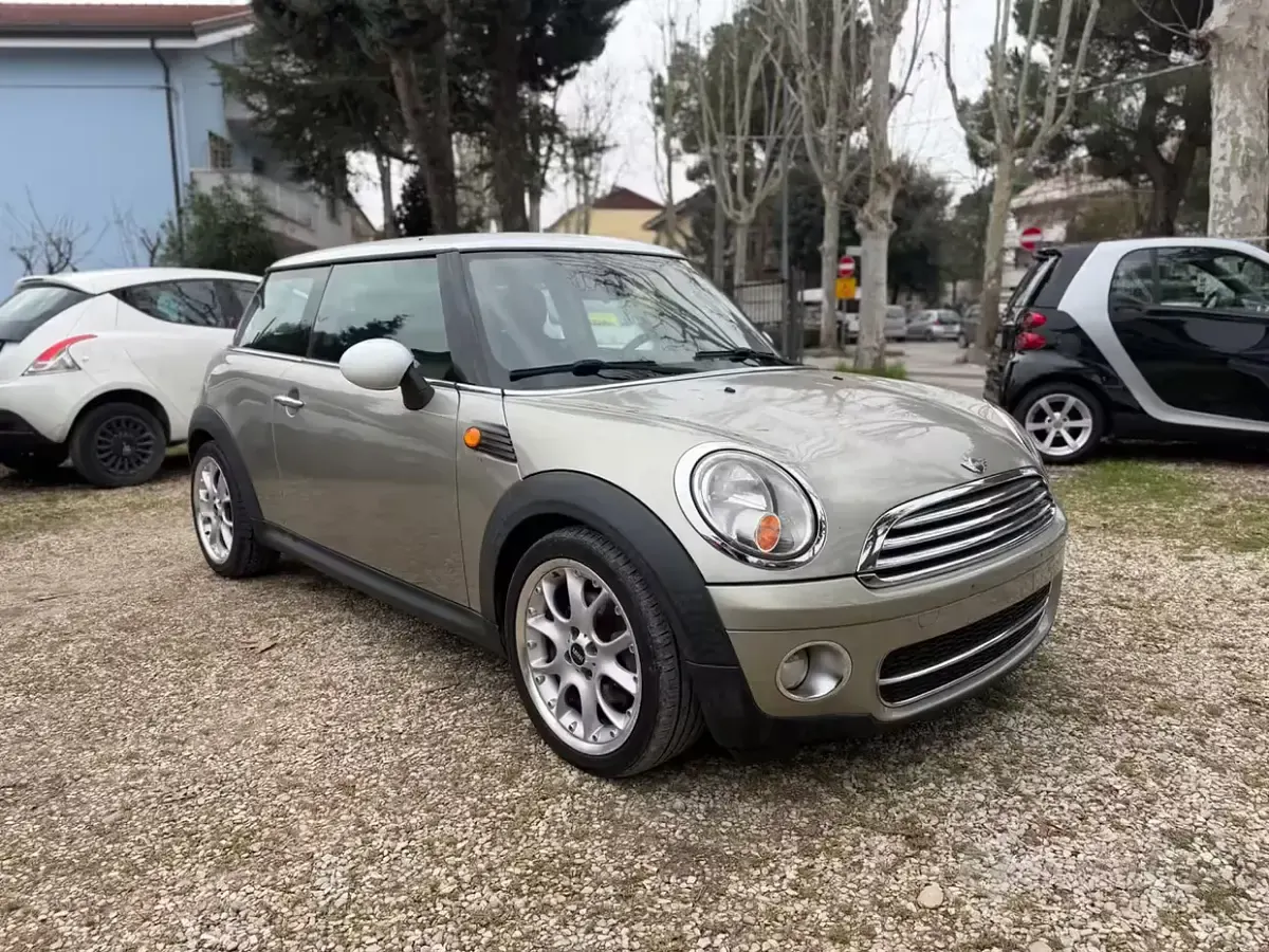 Usata Mini Cooper D Chili 109 CV (80 kW) 2008 Grigio Utilitaria