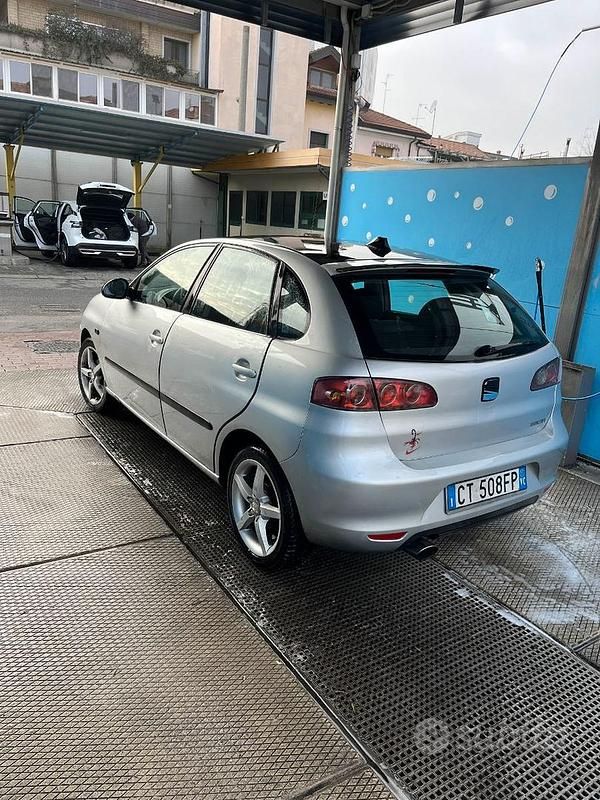 Usata Seat Ibiza 102 CV (75 kW) 2005 Grigio Utilitaria