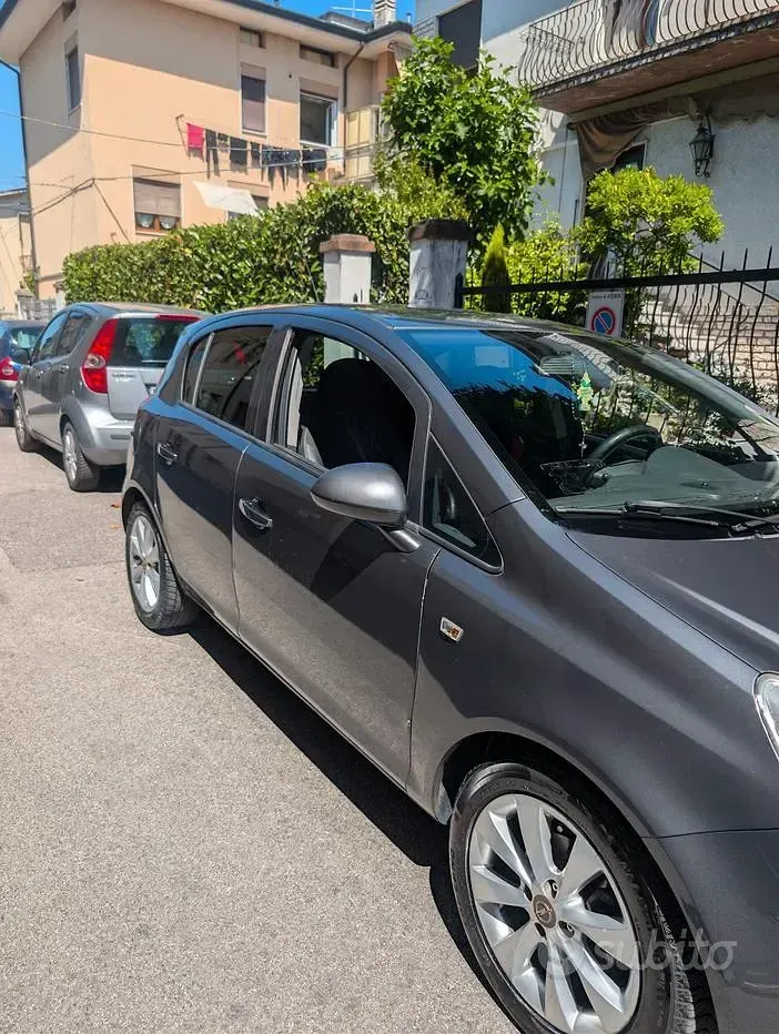 Usata Opel Corsa 85 CV (62 kW) 2013 Grigio Utilitaria
