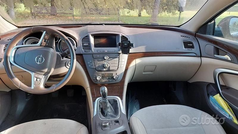 Usata Opel Insignia 160 CV (117 kW) 2011 Marrone Station wagon