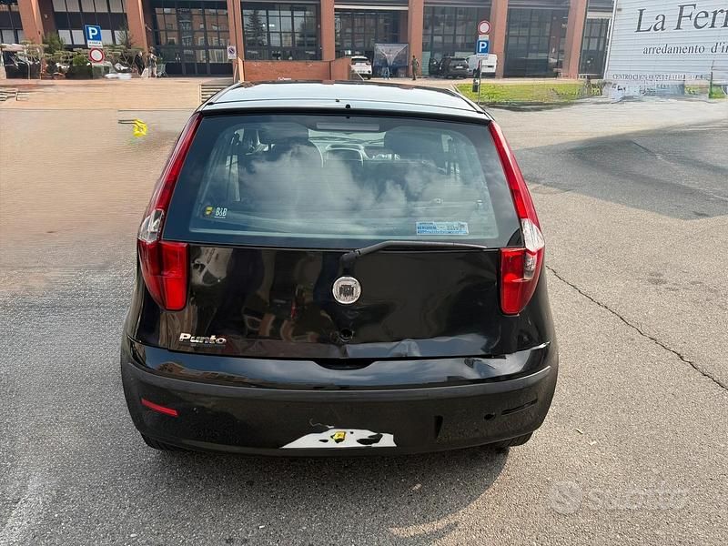 Usata Fiat Punto 60 CV (44 kW) 2010 Nero Berlina