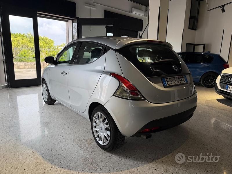 Usata Lancia Ypsilon Platinum 69 CV (50 kW) 2013 Grigio Utilitaria