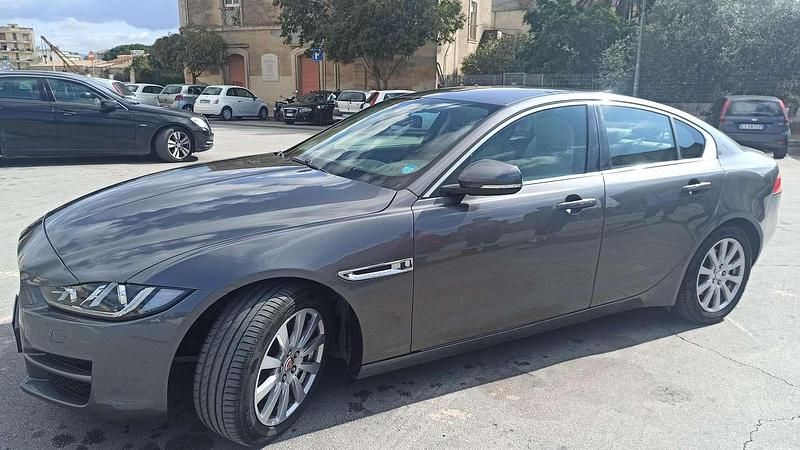 Usata Jaguar XE Pure 179 CV (131 kW) 2015 Grigio Berlina