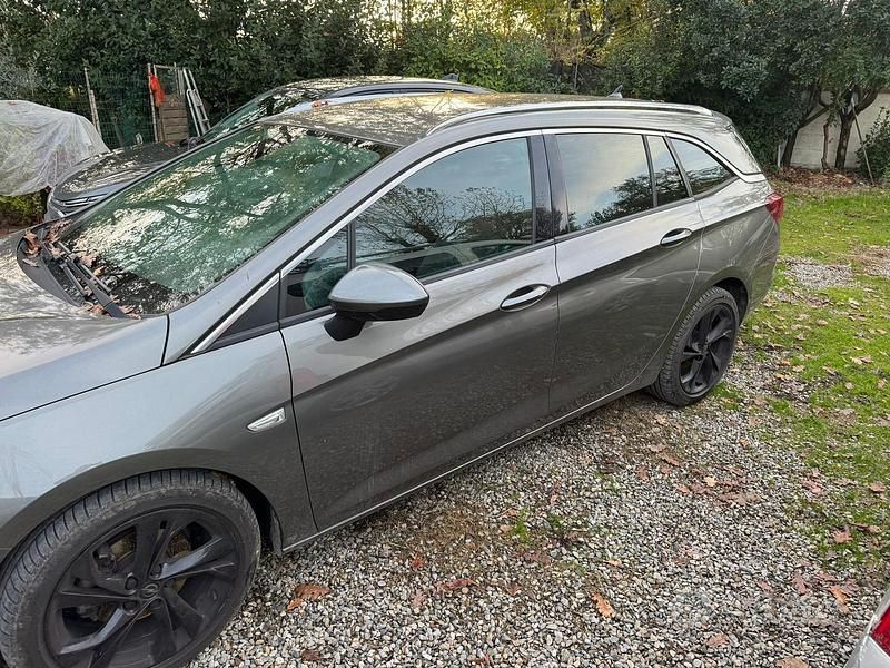 Grigio Usata 2020 Opel Astra Station wagon | 12.000 € (Buon prezzo) - Immagine 1/4