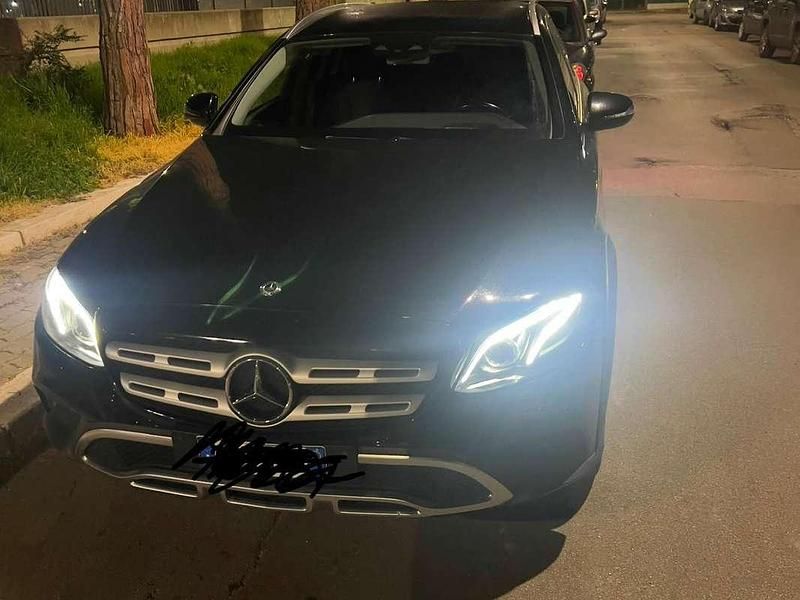 Usata Mercedes E220 All-Terrain Premium 204 CV (150 kW) 2018 Nero Station wagon