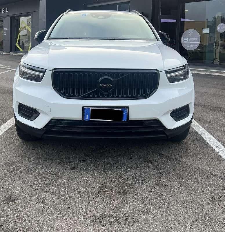 Usata Volvo XC40 Momentum 150 CV (110 kW) 2020 Bianco SUV