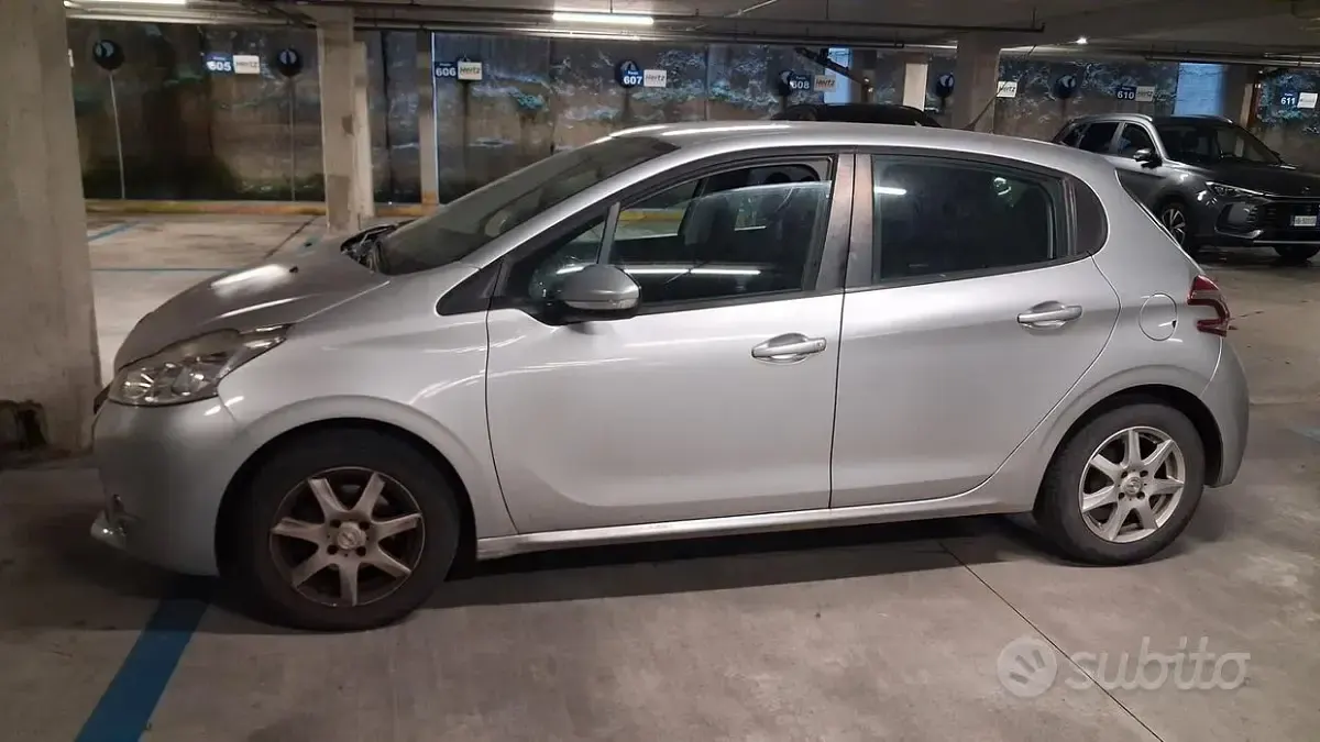 Usata Peugeot 208 Allure 68 CV (50 kW) 2013 Utilitaria