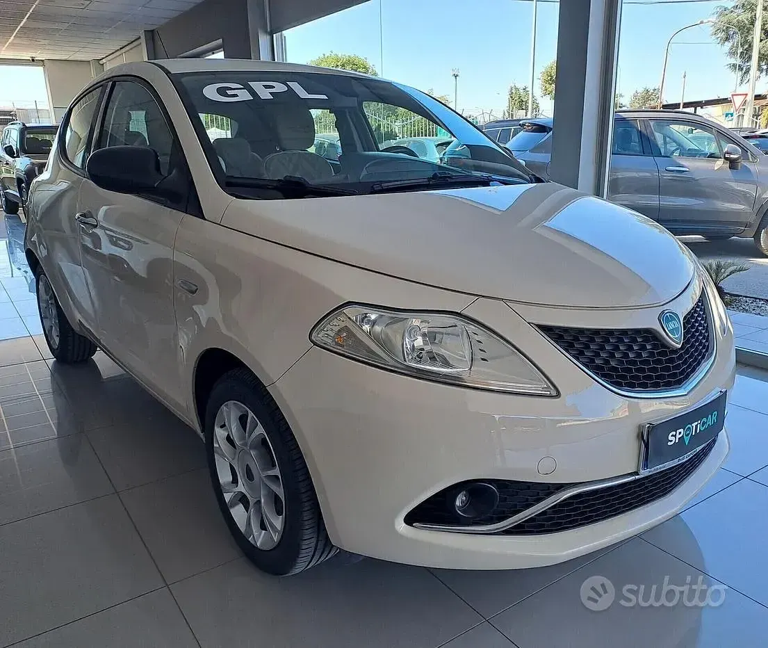 Usata Lancia Ypsilon Gold 69 CV (50 kW) 2017 Beige Utilitaria