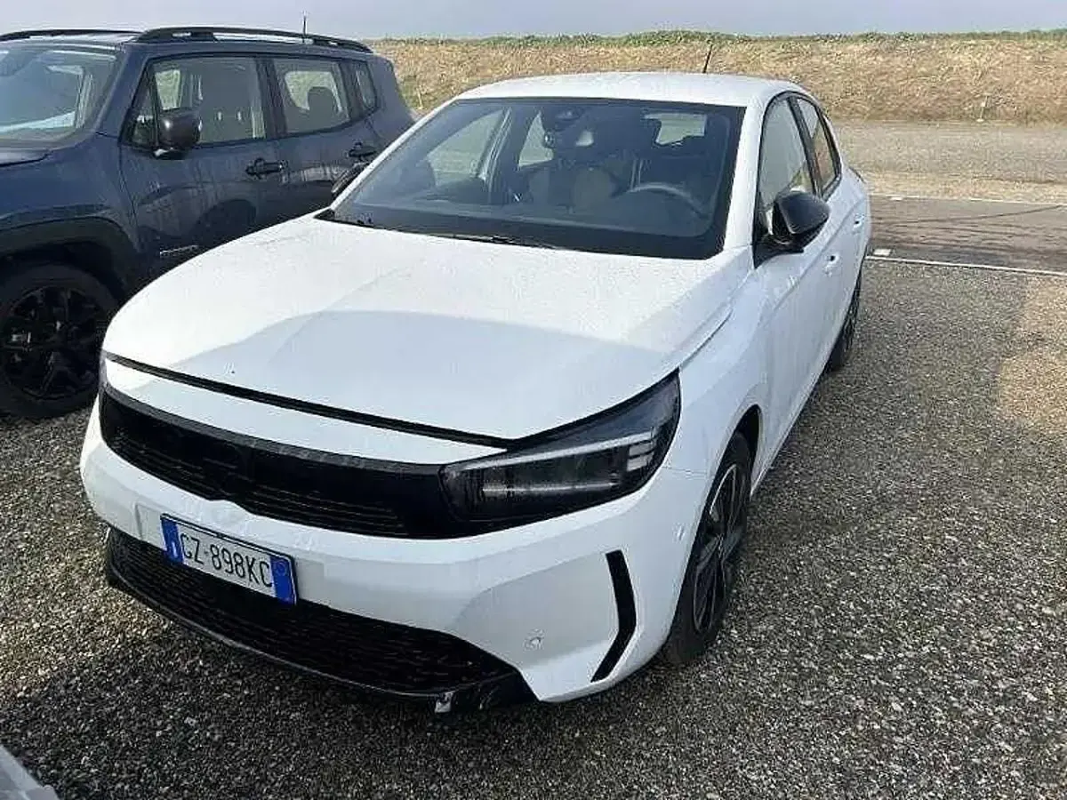 Usata Opel Corsa S 101 CV (74 kW) 2025 Utilitaria