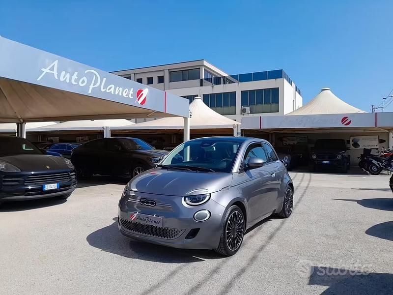 Usata Fiat 500e La Prima 86 kW (118 CV) 2020 Grigio Berlina