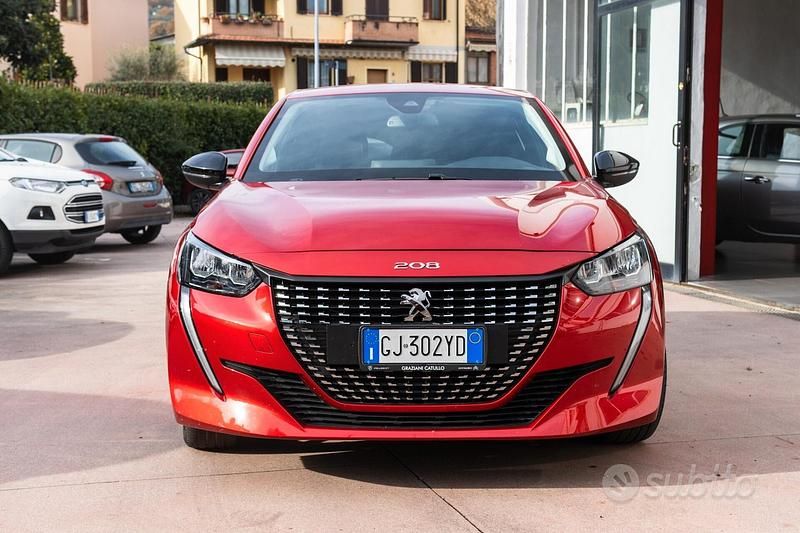 Usata Peugeot 208 Allure 100 CV (73 kW) 2022 Rosso Utilitaria