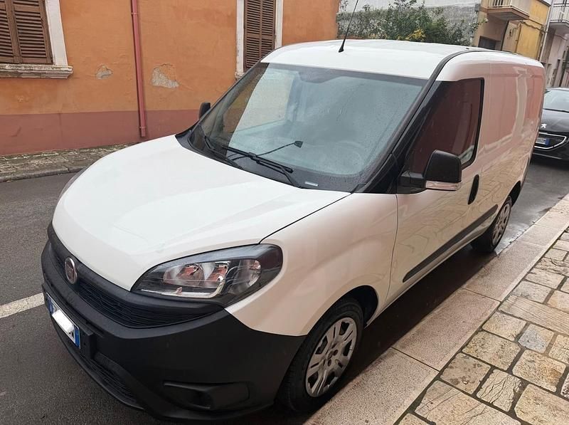 Usata Fiat Doblò 95 CV (69 kW) 2019 Bianco Monovolume