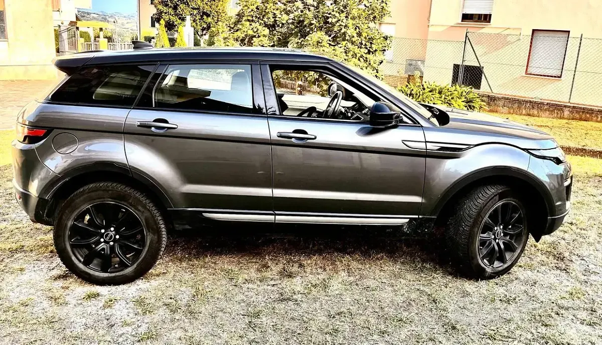 Usata Land Rover Range Rover evoque 2018 Grigio SUV