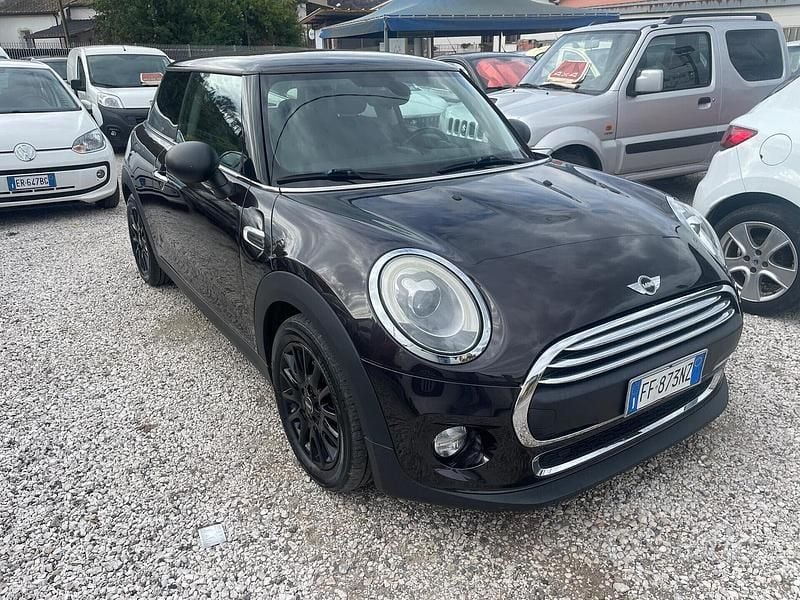 Usata Mini Cooper D 116 CV (85 kW) 2016 Nero Utilitaria