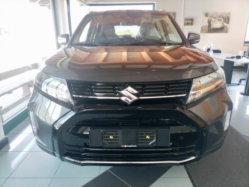 Grigio Nuova 2025 Suzuki Vitara SUV | 28.350 € (Cara) - Immagine 1/4