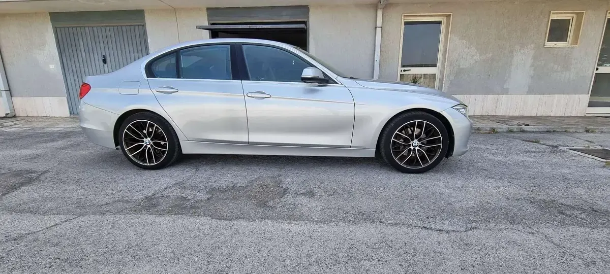 Usata BMW 320 Luxury Line 184 CV (135 kW) 2013 Grigio Berlina