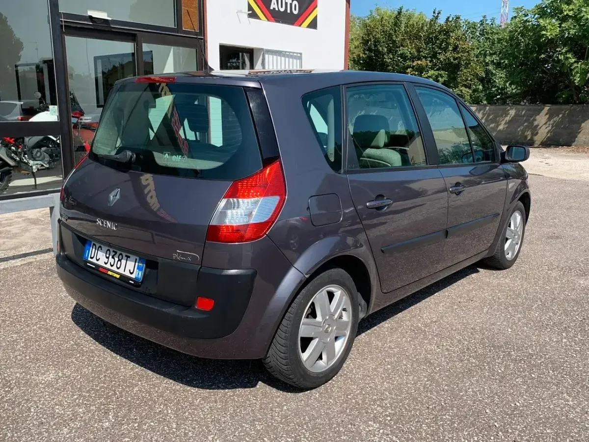 Usata Renault Scenic E-Tech 106 CV (77 kW) 2006 Marrone Monovolume