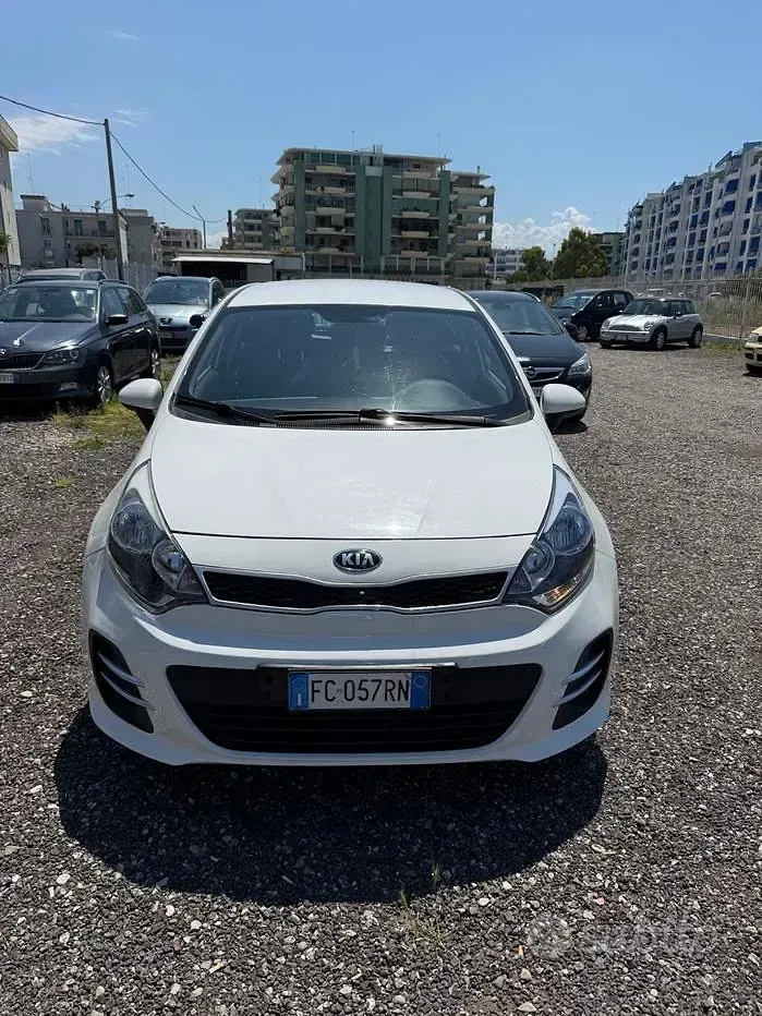 Usata Kia Rio 75 CV (55 kW) 2016 Bianco Utilitaria