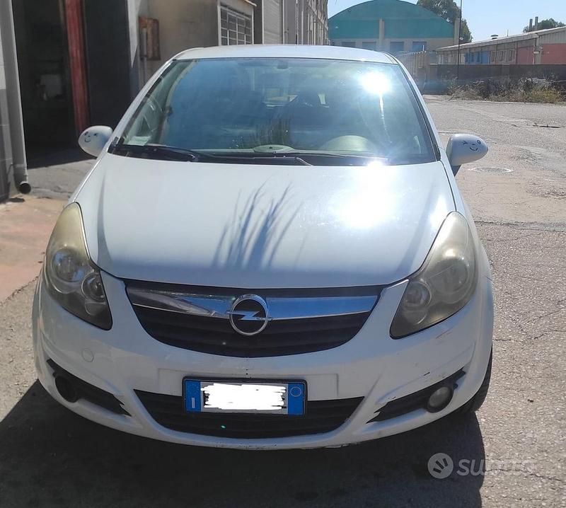 Usata Opel Corsa 69 CV (50 kW) 2010 Bianco Berlina