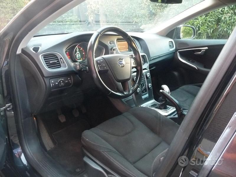 Occasion Volvo V40 Business Edition 114 ch (83 kW) 2014 Noir Berline