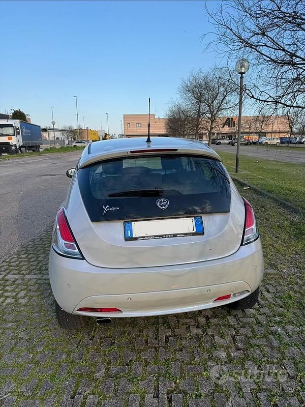 Usata Lancia Ypsilon Gold 2018 Grigio Utilitaria
