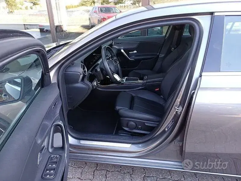 Usata Mercedes A180 Progressive 116 CV (85 kW) 2025 Grigio Berlina