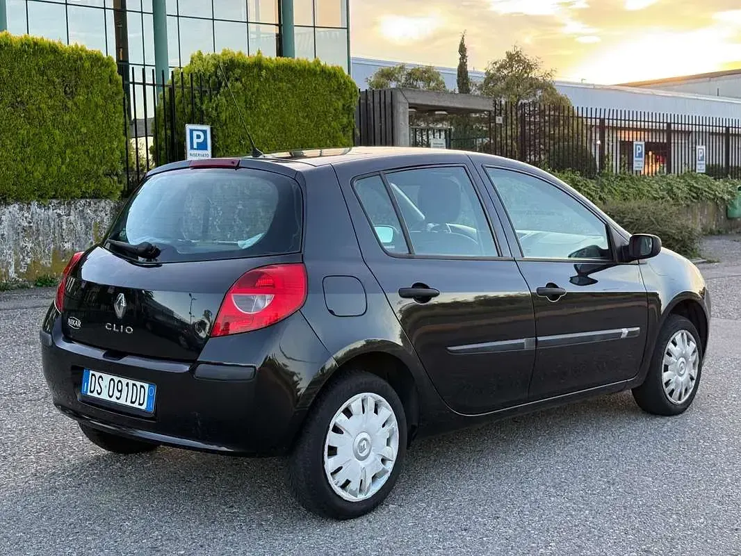 Usata Renault Clio III 65 CV (47 kW) 2008 Berlina