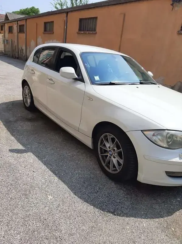 Usata BMW 116 116 CV (85 kW) 2010 Bianco Utilitaria