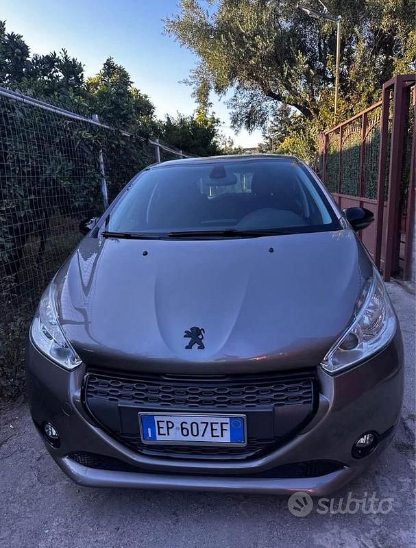 Usata Peugeot 208 82 CV (60 kW) 2014 Grigio Utilitaria