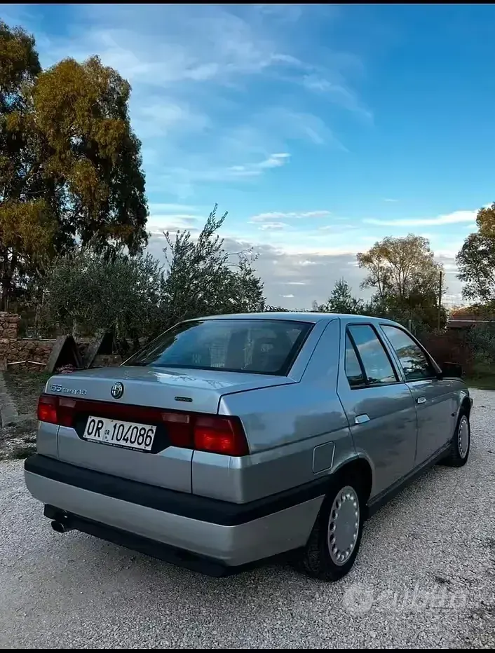 Usata Alfa Romeo 155 126 CV (92 kW) 1993 Grigio Berlina