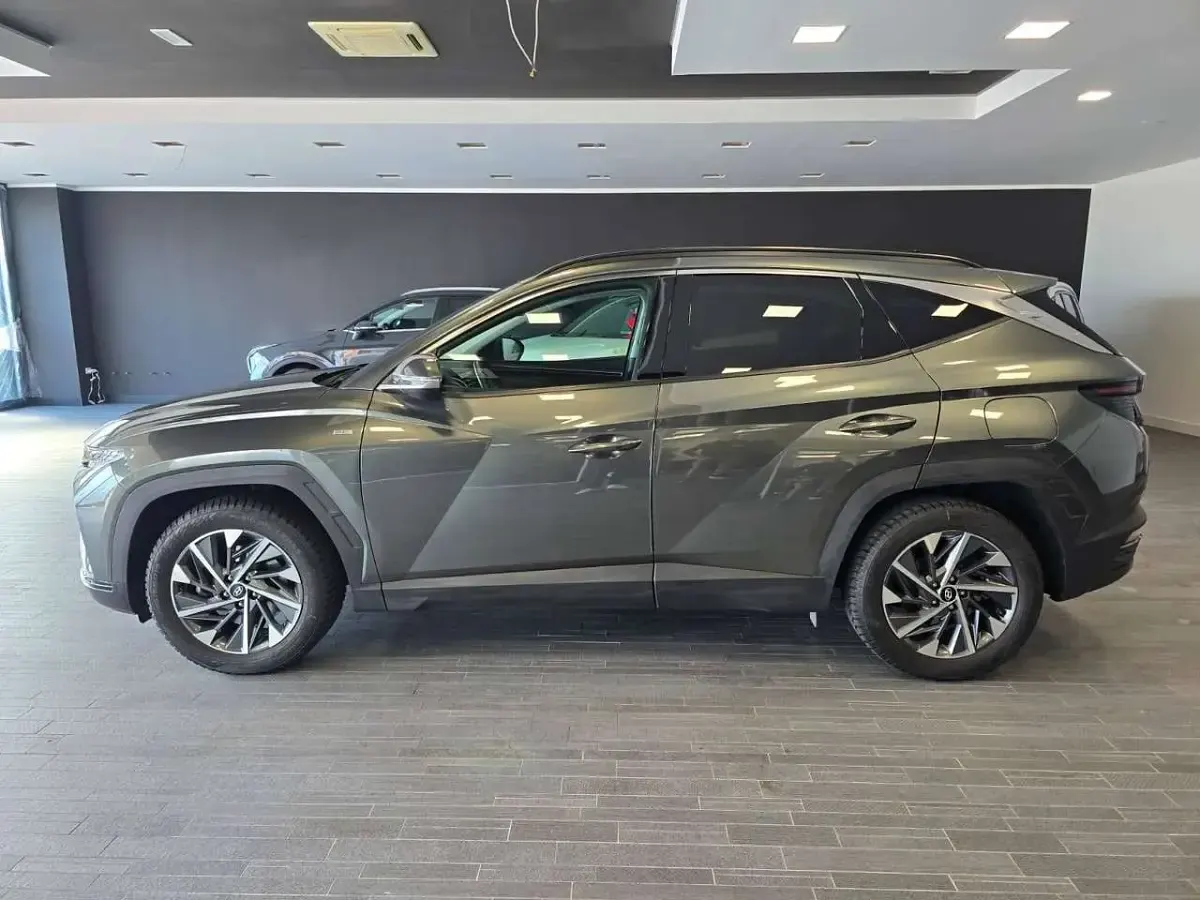 Second-hand Hyundai Tucson 150 CP (110 kW) 2023 Gri SUV
