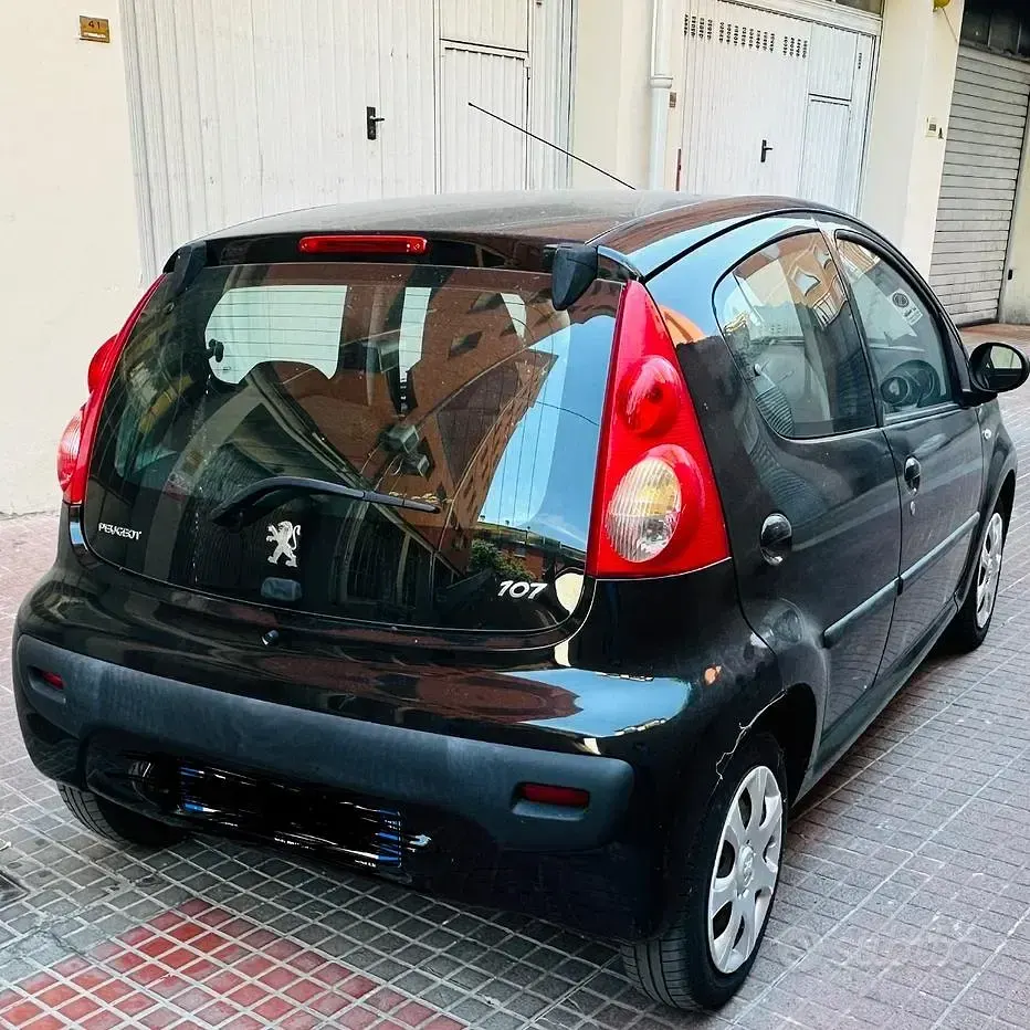 Usata Peugeot 107 68 CV (50 kW) 2009 Nero Utilitaria