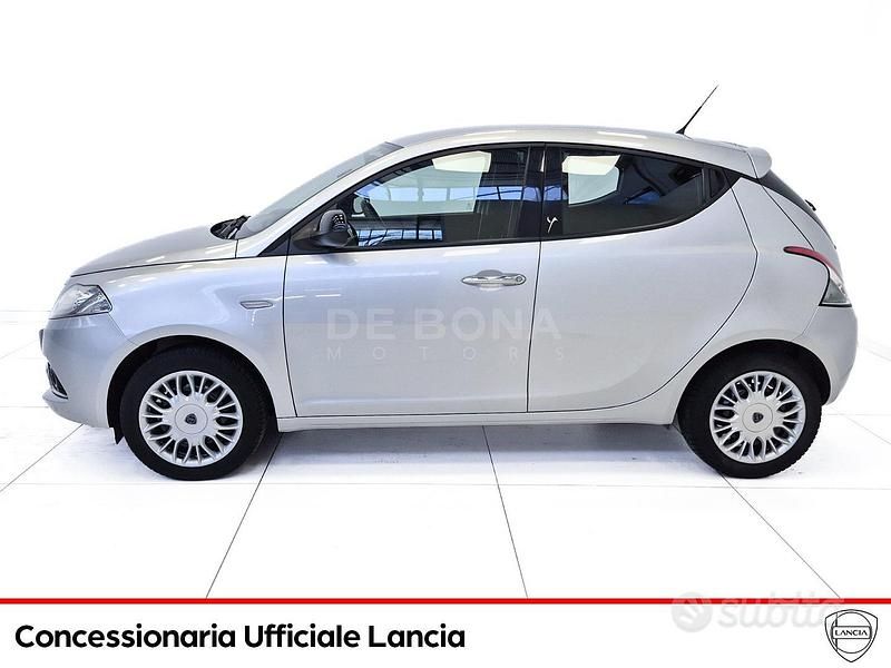 Usata Lancia Ypsilon Gold 69 CV (50 kW) 2017 Grigio Utilitaria