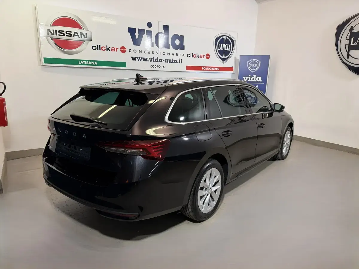 Nuova Skoda Octavia Executive 150 CV (110 kW) 2025 Nero Station wagon