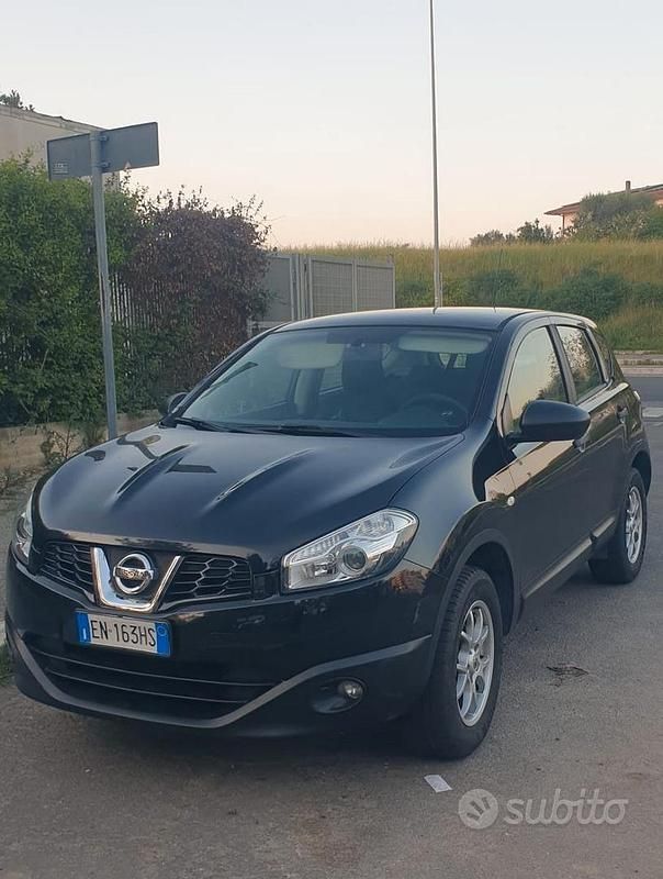 Nero Usata 2012 Nissan Qashqai SUV | 5600 € (Buon prezzo) - Immagine 1/4