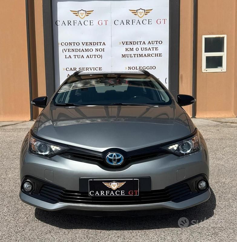 Usata Toyota Auris Hybrid Lounge 99 CV (72 kW) 2017 Grigio Station wagon