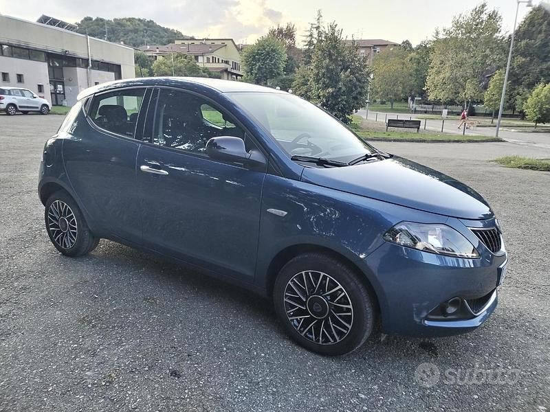 Usata Lancia Ypsilon 80 CV (58 kW) 2024 Blu Utilitaria