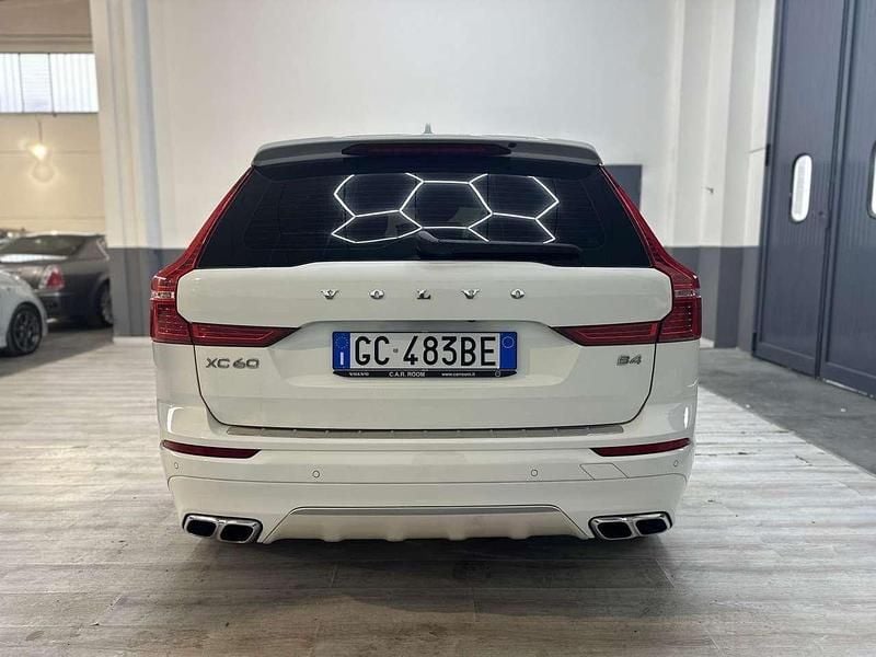 Usata Volvo XC60 Momentum 197 CV (144 kW) 2020 Bianco SUV