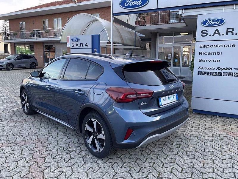 Begagnad Ford Focus Active X 125 HK (91 kW) 2022 Blå Sedan