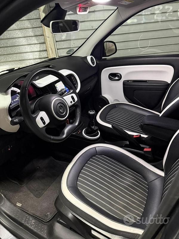 Usata Renault Twingo 65 CV (47 kW) 2021 Grigio Utilitaria