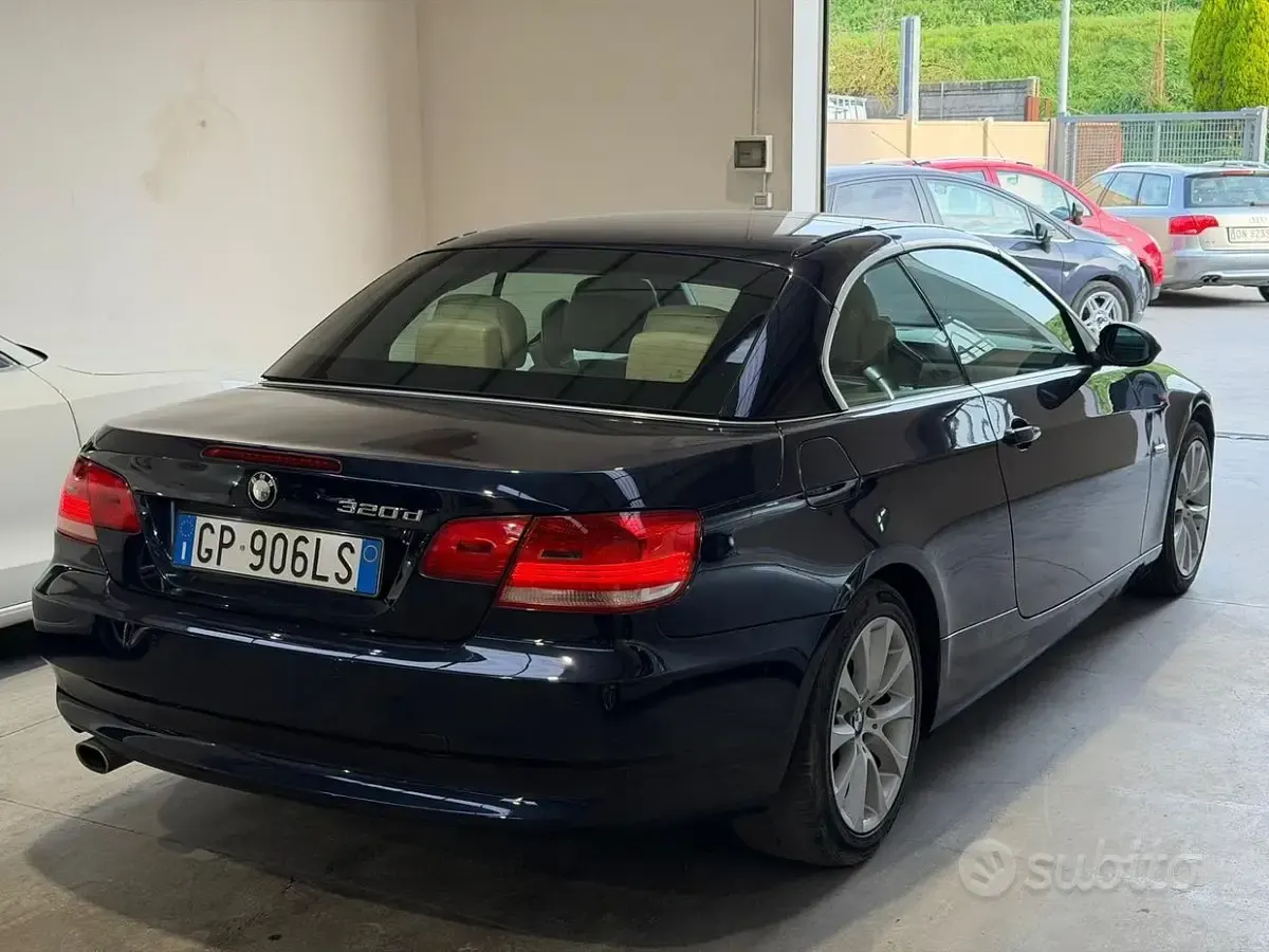 Usata BMW 320 Cabriolet Efficient Dynamics 184 CV (135 kW) 2010 Nero Cabrio