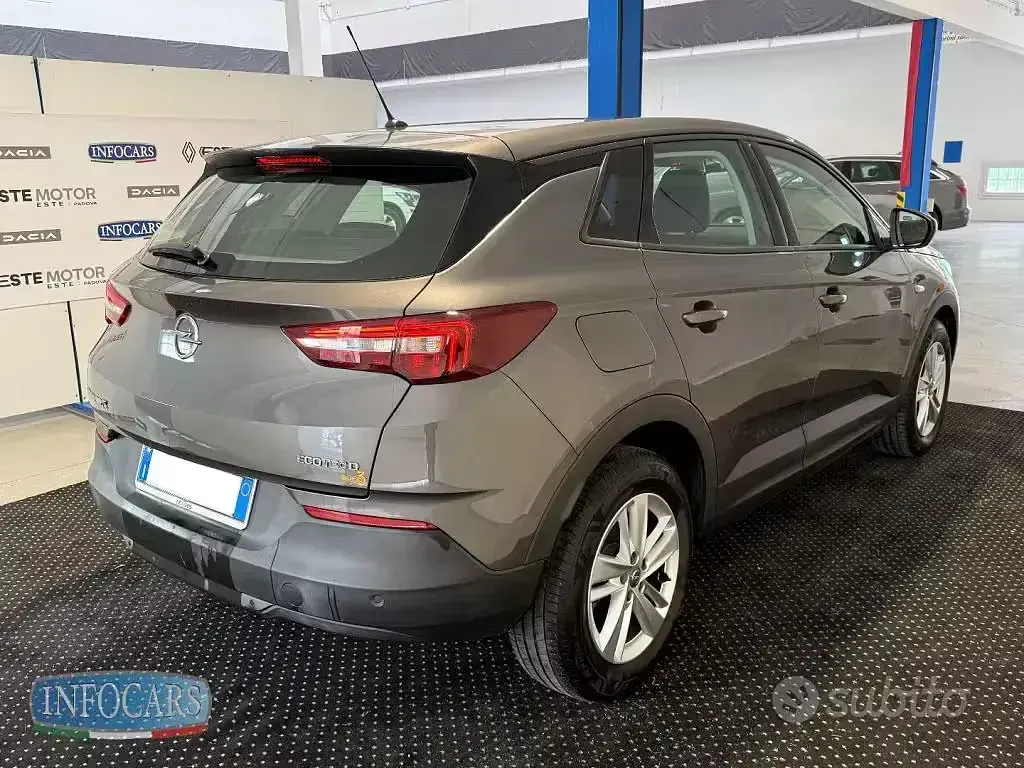 Usata Opel Grandland X Business 131 CV (96 kW) 2021 Grigio metallizzato SUV