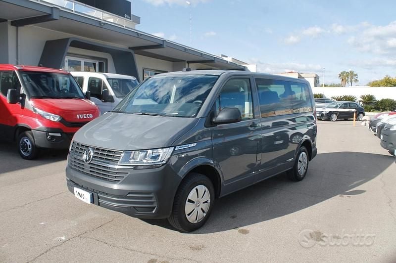Usata VW Caravelle Trendline 110 CV (80 kW) 2023 Grigio Monovolume