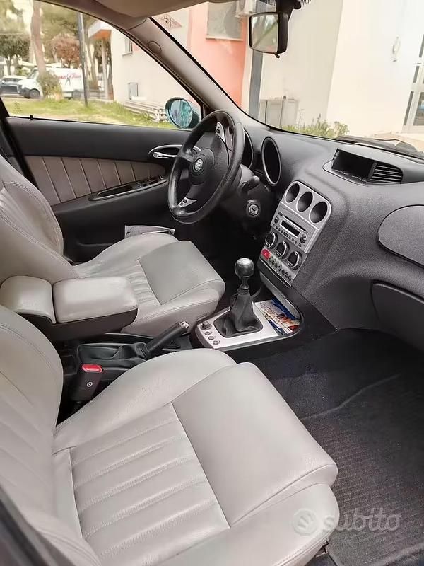 Usata Alfa Romeo 156 140 CV (102 kW) 2003 Blu Berlina