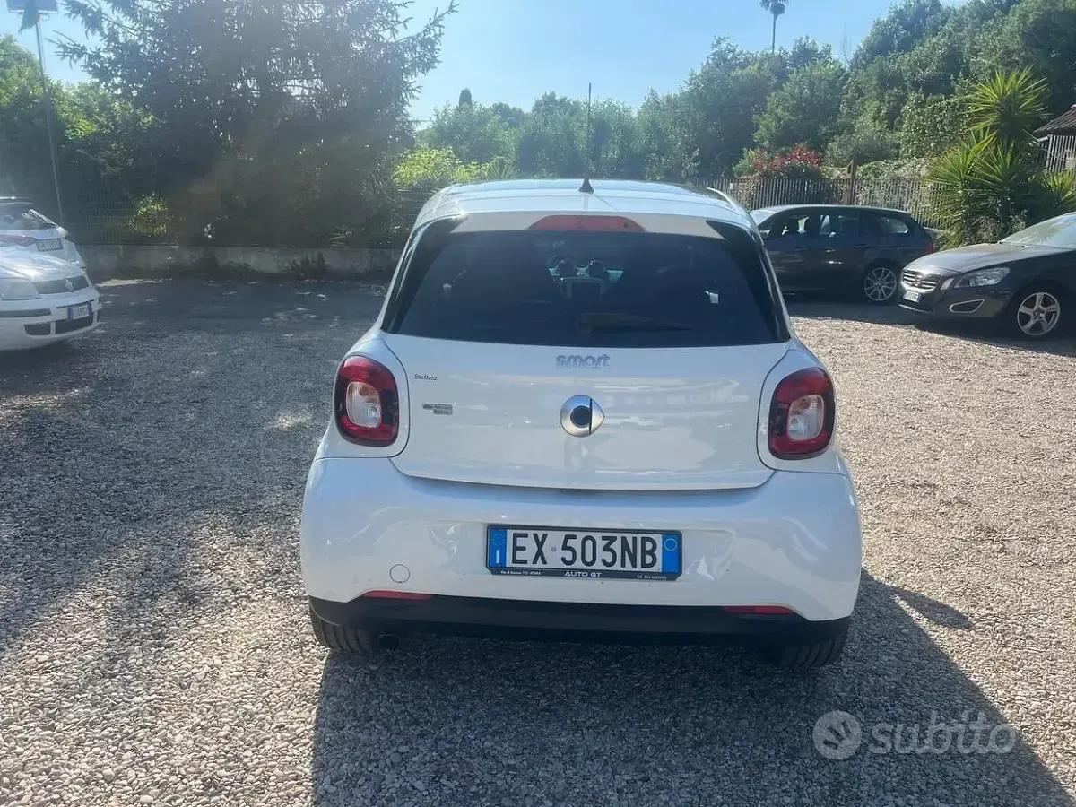 Usata Smart ForFour Proxy 71 CV (52 kW) 2014 Bianco Utilitaria