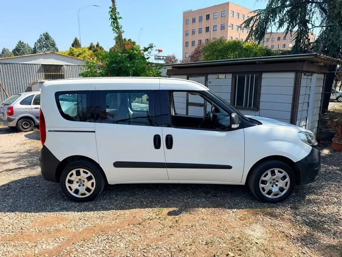 Usata Fiat Doblò Easy 120 CV (88 kW) 2015 Bianco Monovolume