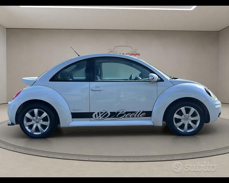 Begagnad VW New Beetle GTI 102 HK (75 kW) 2001 Vit Halvkombi