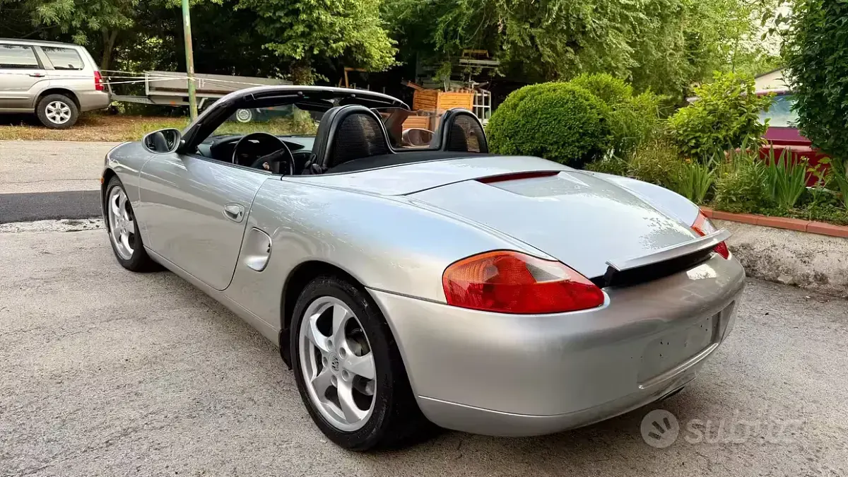Usata Porsche Boxster 220 CV (161 kW) 2002 Grigio Cabrio
