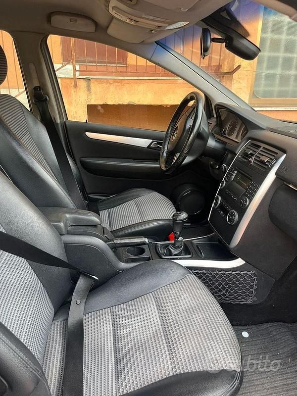 Usata Mercedes B200 140 CV (102 kW) 2006 Grigio Monovolume