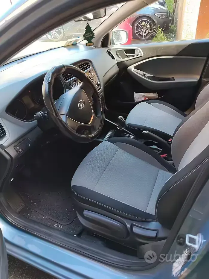 Begagnad Hyundai i20 75 HK (55 kW) 2015 Blå Sedan